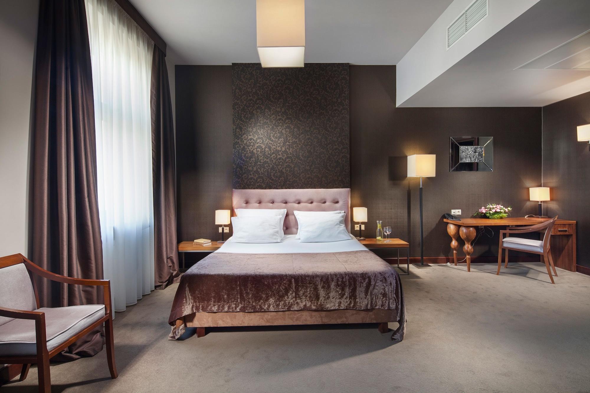 Unicus Old Town 4*